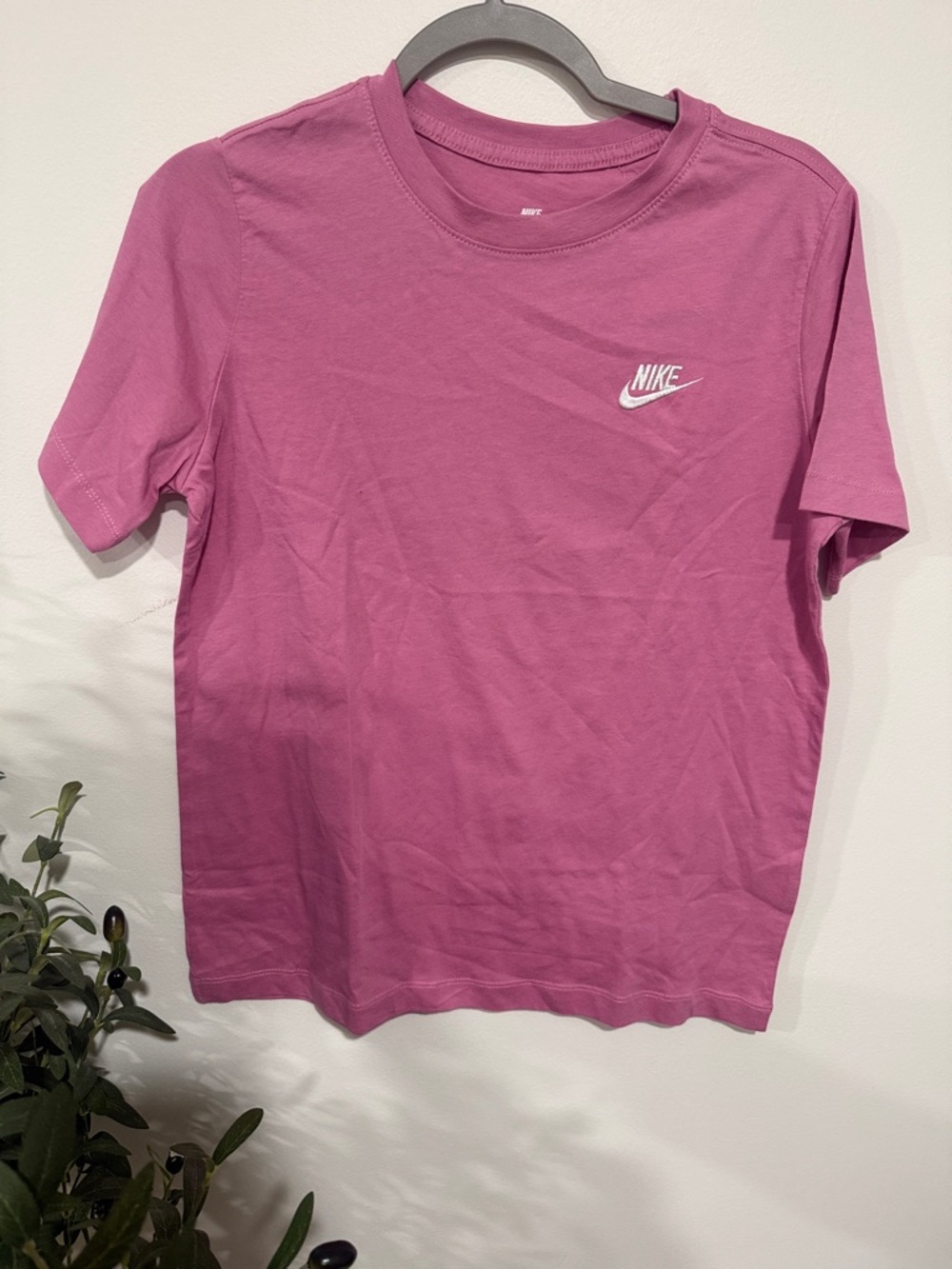 Nike Kids Short Sleeve Crew Tee in Magenta